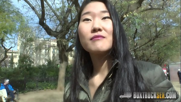 Chị Chị Em Em Thích Được Đè Nhau Lên Giường Bú Mút