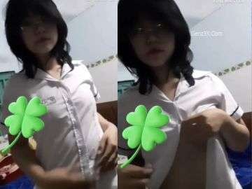 Clip Sex Thanh Ngọc Tự Cởi Đồ Show Hàng Cho Người Yêu Qua Mạng Xem