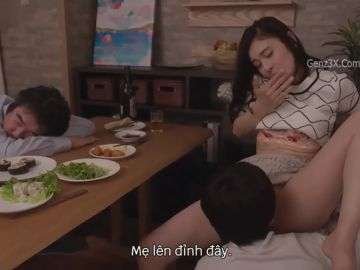 Con Chồng Thỏa Mãn Cái Lồn Mẹ Kế Trong Ngày Tốt Nghiệp