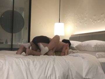 Đôi Tình Nhân Xếp Hình Cả Ngày Vẫn Không Biết Chán