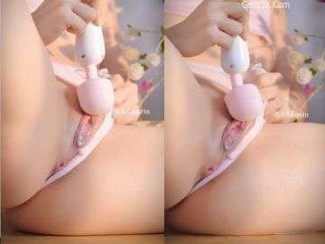 Gái Mới Lớn Thích Dùng Sextoy Ấn Vào Lồn Vì Không Có Người Yêu