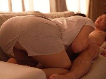 Nữ Giáo Viên Trẻ Cùng Với Cậu Học Trò Vui Vẻ Với Nhau