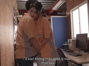 Nữ Sinh Năm Nhất Kiếm Tiền Bằng Việc Nằm Ngửa