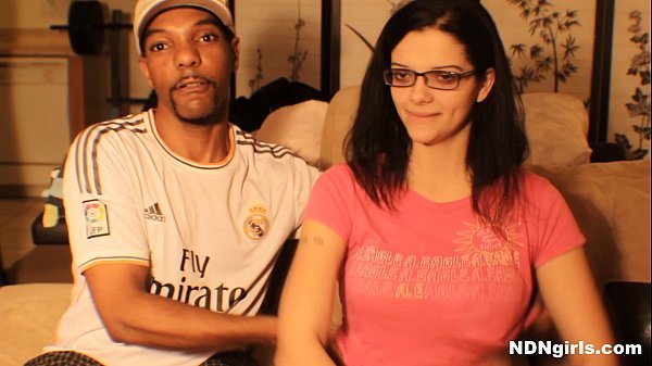 Nữ Sinh Thích Kiếm Tiền Bằng Chính Cơ Thể Của Mình