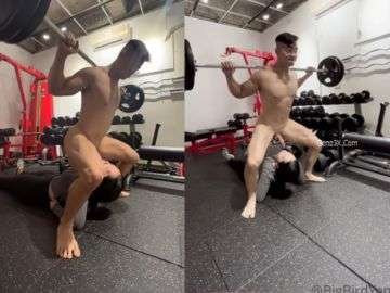 Sex Hồng Kông Cực Sướng Khi Gái Gym Mút Cặc Lúc Nâng Tạ Sex Hồng Kông Cực Sướng Khi Gái Gym Mút Cặc Lúc Nâng Tạ